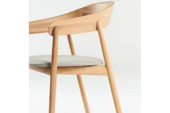 Designerstuhl Unaj mit Arm Eiche