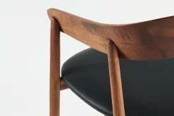 Designerstuhl Unaj mit Arm Nussbaum