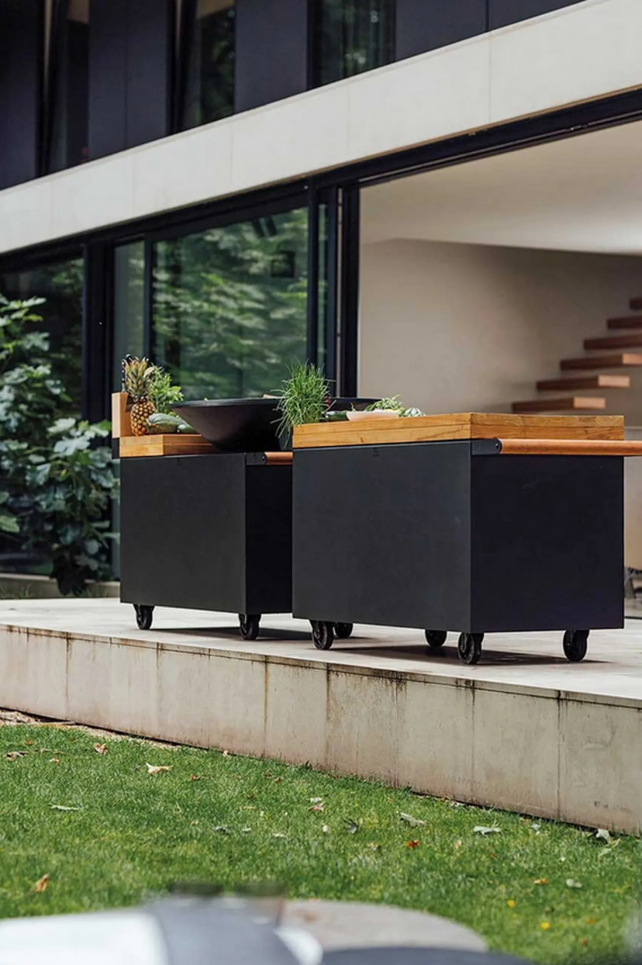 Ofyr Grill Island Black 100 PRO Teakholz