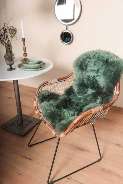 Rattanstuhl mit Armlehne und Metallkufe