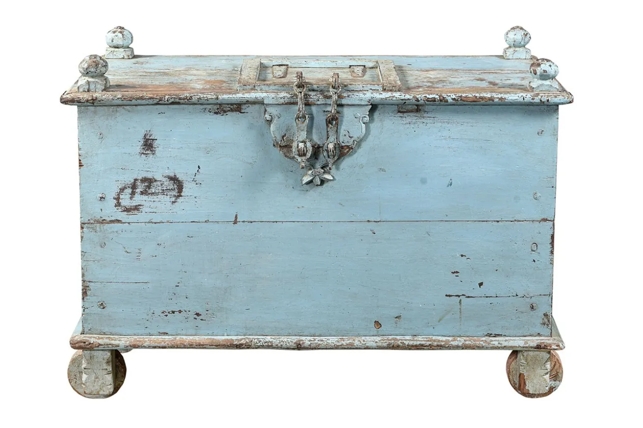 Truhe Vintage hellblau mit Rollen