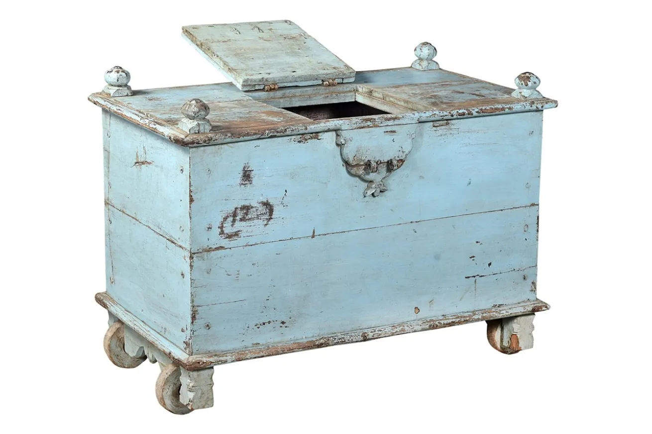 Truhe Vintage hellblau mit Rollen