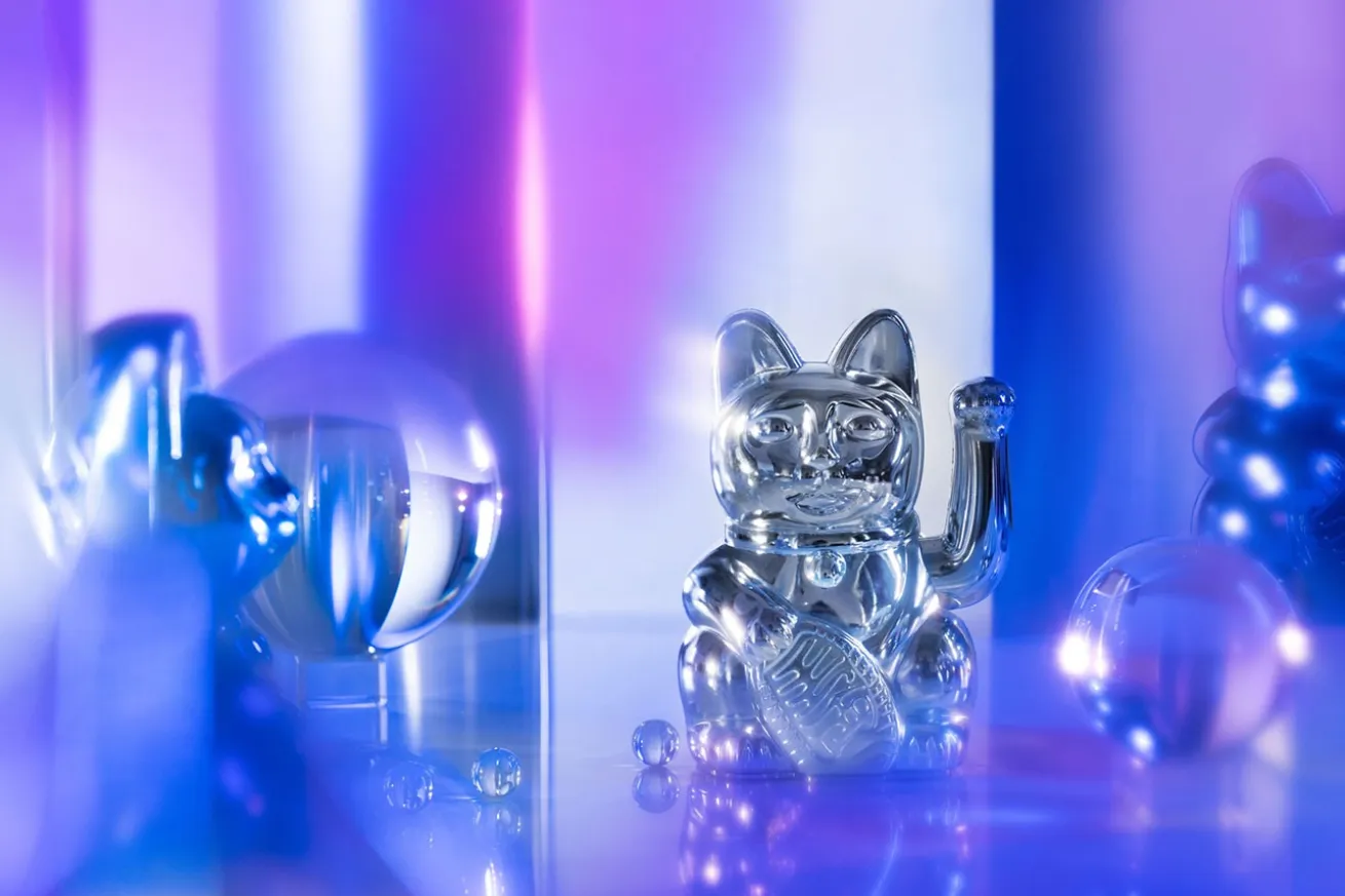 Winkekatze Lucky Cat Cosmic shiny blau