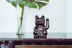 Winkekatze Lucky Cat Cosmic shiny schwarz