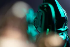 Winkekatze Lucky Cat Cosmic shiny grün