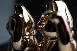 Winkekatze Lucky Cat Cosmic shiny platin